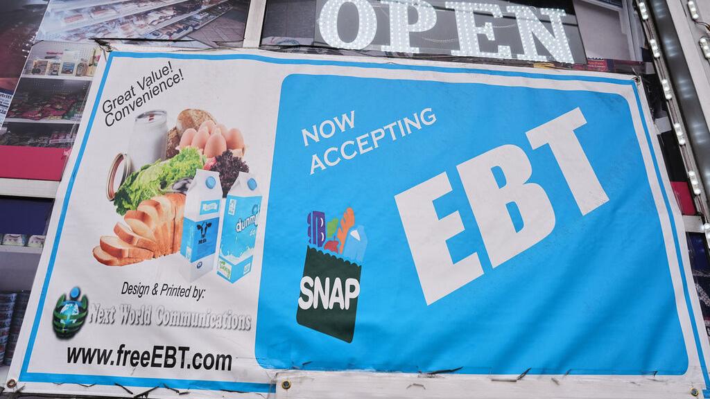 U.S. asks judge to toss Arizona's suit seeking food-stamps funding